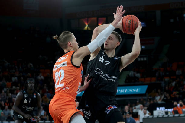 更是得益于 更是得益于